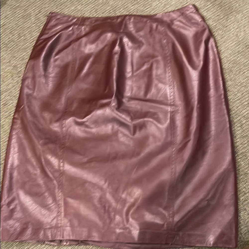 Danier Burgundy Leather Skirt (sz 10) - Picture 6 of 10